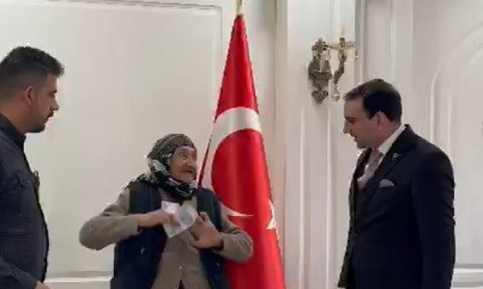 Karslı nine yaşlılık maaşını depremzedelere bağışladı
