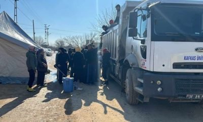 Kafkas Üniversitesi deprem bölgesinde yardımlarını sürdürüyor