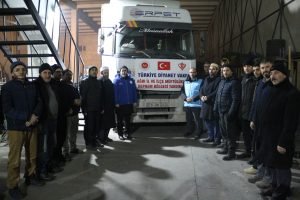 Ağrı'dan sekizinci yardım tırı afet bölgesine gönderildi 2 AW828898 03