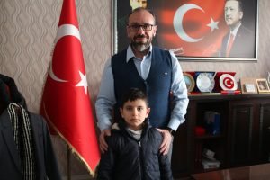 Ağrılı Mahir kumbarasını depremzede kardeşlerine açtı 1 AW830153 01