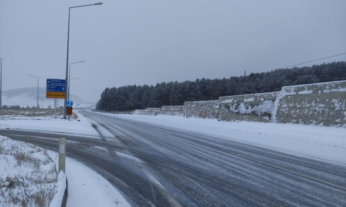 Ardahan’da kar ve tipiden 5 köy yolu ulaşıma kapandı