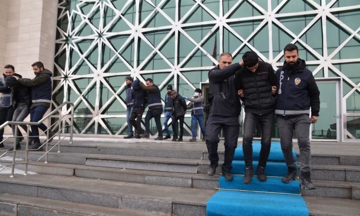 Kars’ta, “kombi” çetesi çökertildi