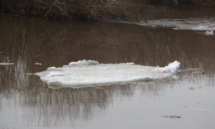 Havalar ısınınca Kura Nehri’nin buzları tamamen çözüldü