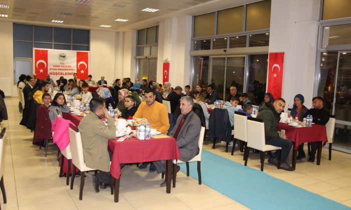 Kars Valiliğinden depremzedelere iftar yemeği