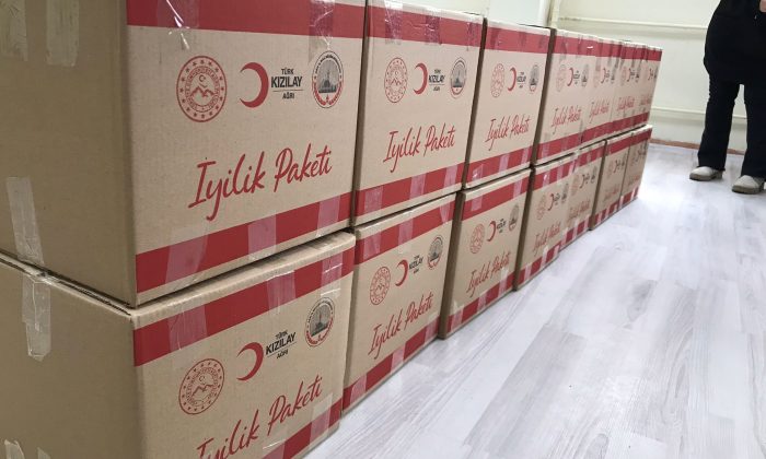 Ağrı’da öğrenciler kolileri iyilikle dolduruyor