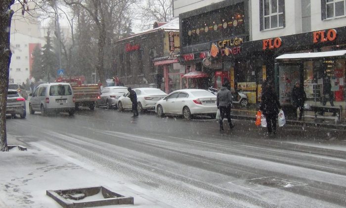 Kars’ta kar yağışı ve tipi etkili oluyor