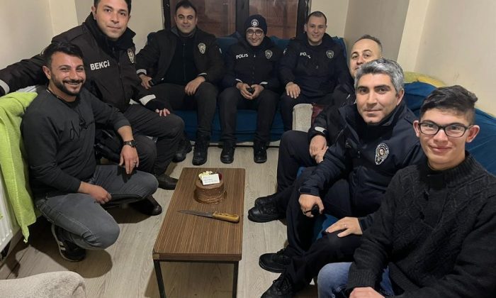 Kars’ta polisi kavga var diye çağırıp pasta kestiler
