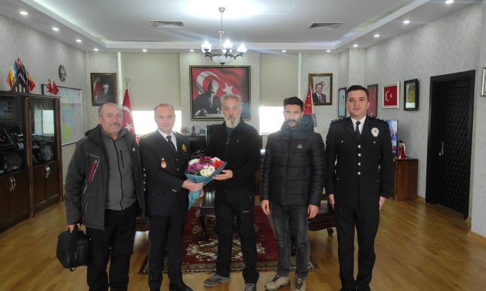Kars’ta, gazeteciler Polis Haftasını kutladı