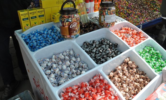 Kars’ta bayram şekerleri tezgahlarda yerini aldı