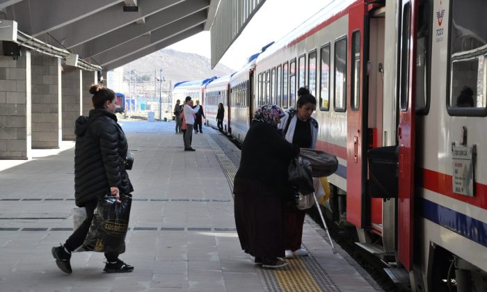Doğu Ekspresi’nde bayram yoğunluğu yaşanıyor
