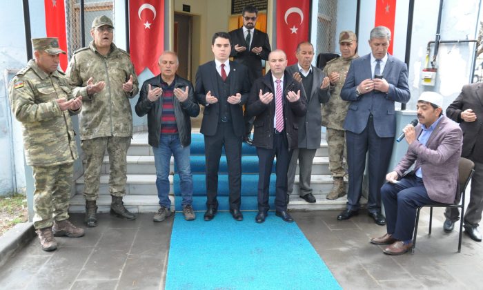 Kars’ta protokolden şehitliğe bayram ziyareti