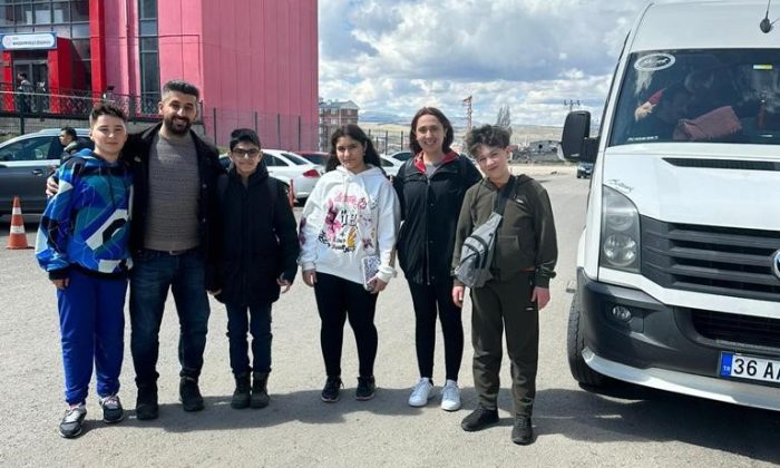 Kars’tan 24 öğrenci satranç turnuvası için yola çıktı
