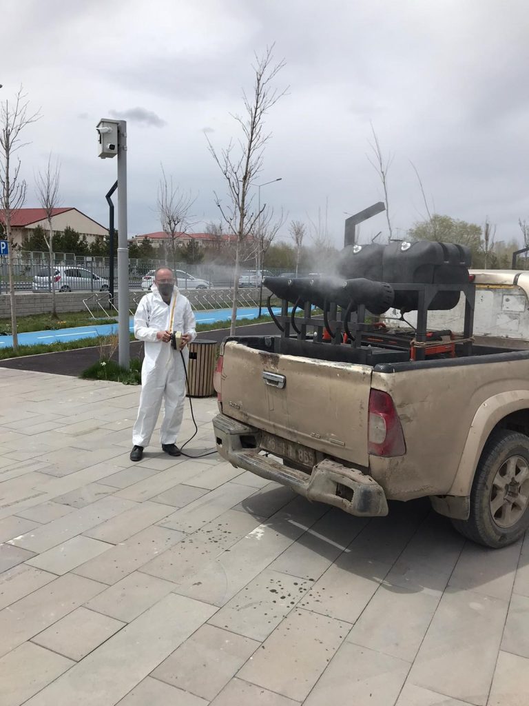 Kars Belediyesi ilaçlama çalışması yapıyor 1 AW885826 02
