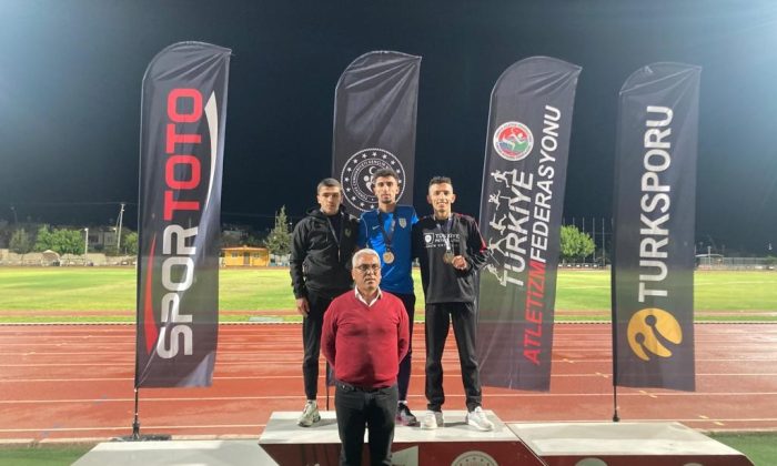 Karslı atletler madalyaları topladı