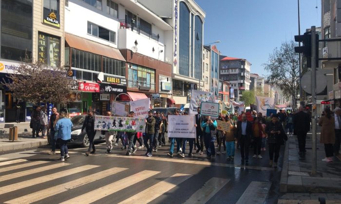 Kars’ta engelliler için farkındalık yürüyüşü